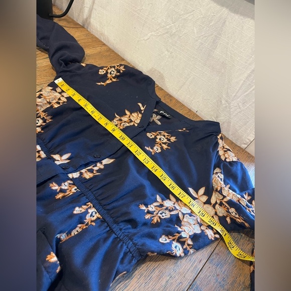 Embroidered Navy Floral Dress – ECI New York (Size 14) - Picture 4 of 12